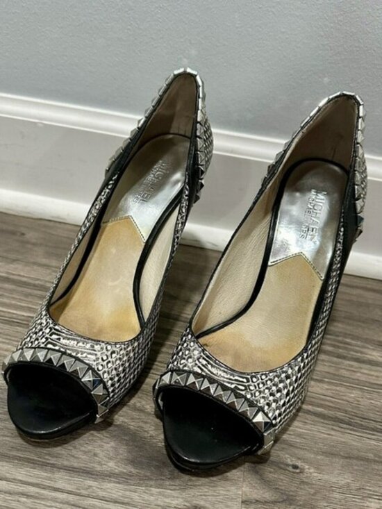 Michael Kors ELLA PEEP‎ Toe Black White Silver Studded Leather Heel Shoe Sz 9 - Picture 1 of 8